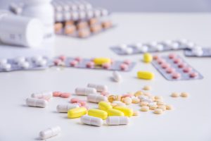 Co oznaczają akronimy w nazwach leków? fot. shutterstock.com)