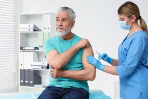 Wyższa wycena za szczepienia w aptekach (fot. shutterstock.com)