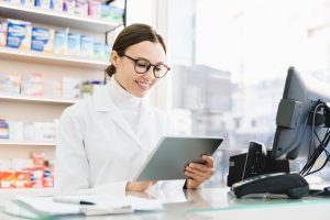 Kontrola wewnętrzna w aptece - kto i kiedy powinien ją przeprowadzać? (fot. shutterstock.com)