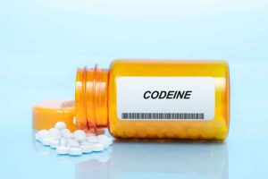 Czy technik farmaceutyczny może sprzedać syrop sosnowy? (źródło: shutterstock.com)