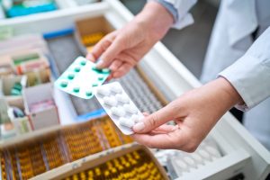 Zamienianie leków o modyfikowanym uwalnianiu (fot. istockphoto.com)