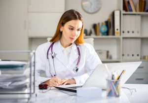 Analiza preparatów zalegających z danej grupy asortymentowej w KS-AOW (źródło: shutterstock.com)