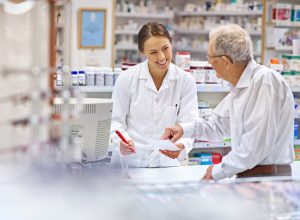 Obsługa pacjentów poza kolejnością w aptece – komu przysługuje pierwszeństwo? (fot. istockphoto.com)
