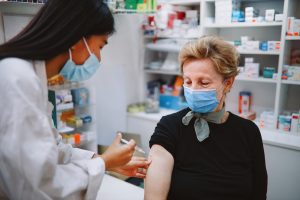 MZ nt. raportowania szczepień wykonanych w aptekach (fot. istockphoto.com)